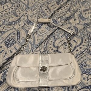 ❤️10/$20 Nwot Silver Bag